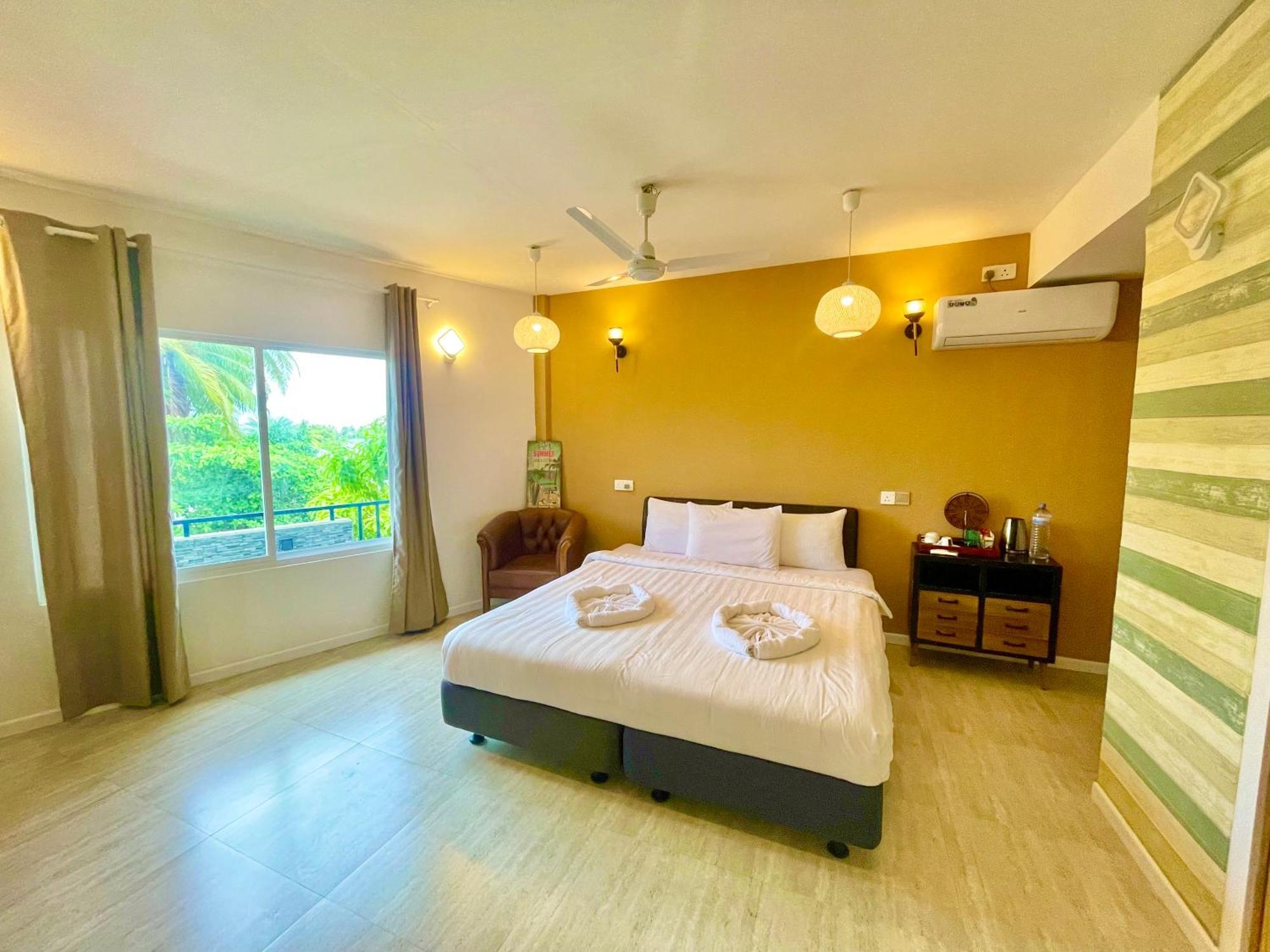 Koimala Hotel Maamigili Island Екстер'єр фото