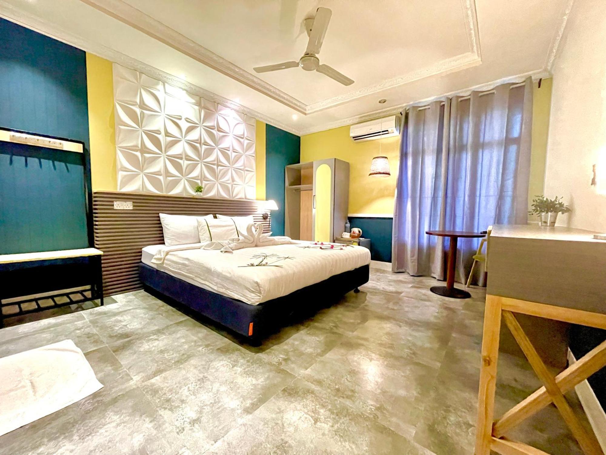 Koimala Hotel Maamigili Island Екстер'єр фото