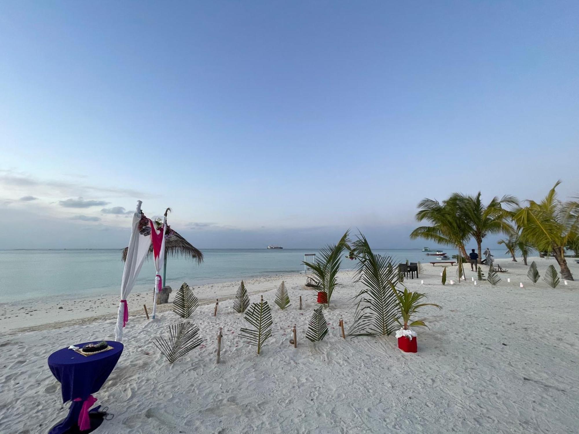 Koimala Hotel Maamigili Island Екстер'єр фото