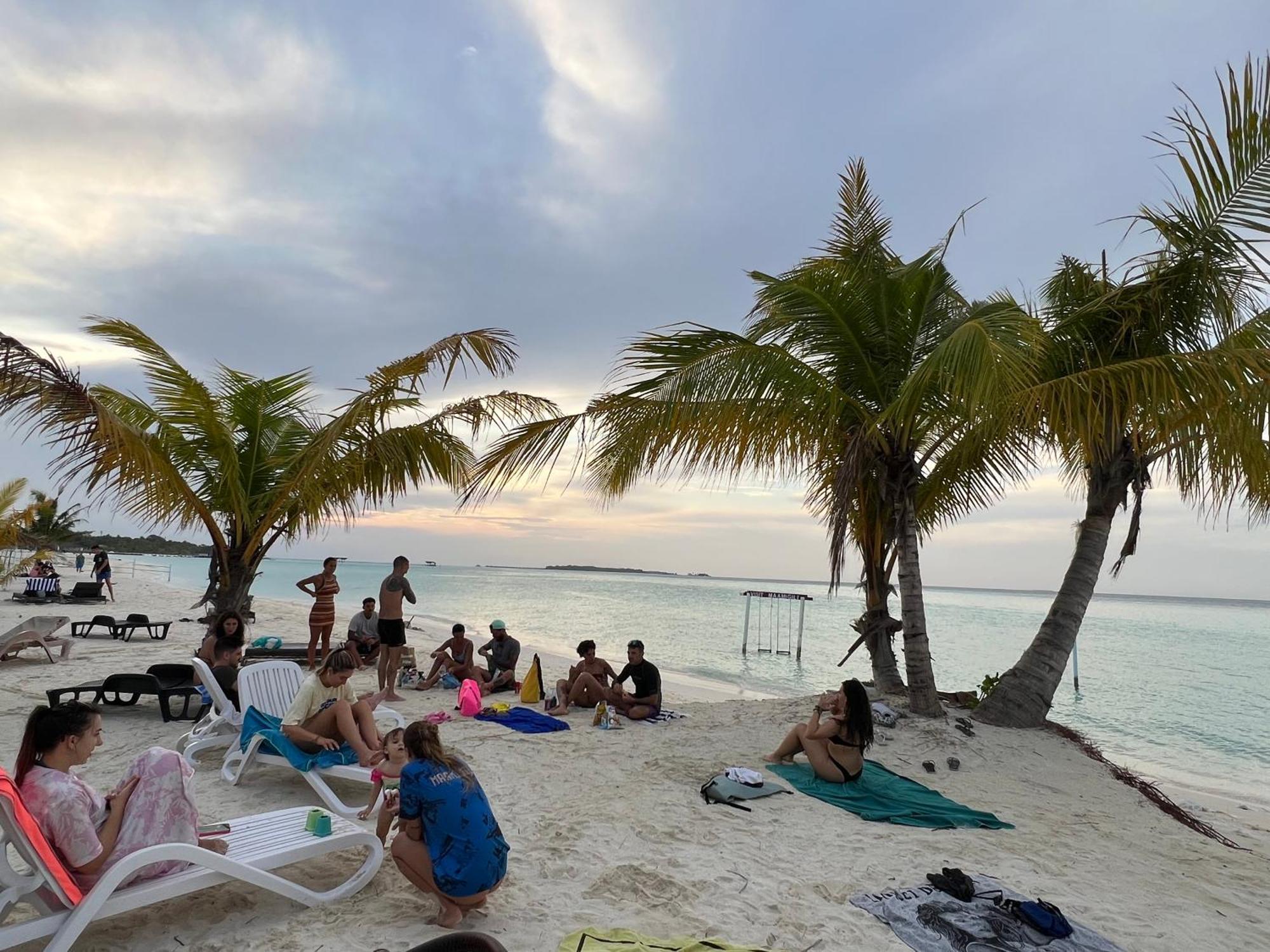 Koimala Hotel Maamigili Island Екстер'єр фото