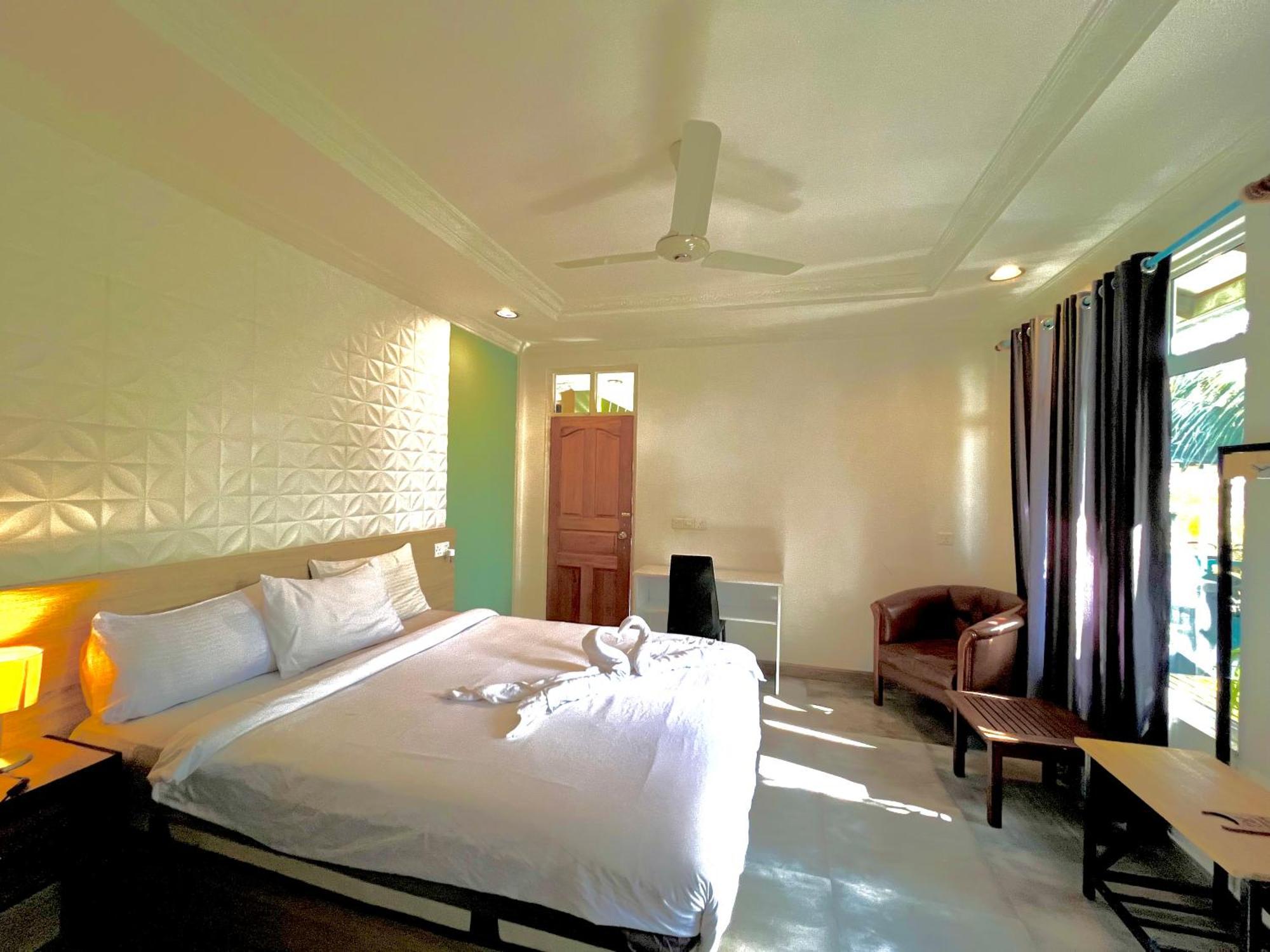 Koimala Hotel Maamigili Island Екстер'єр фото